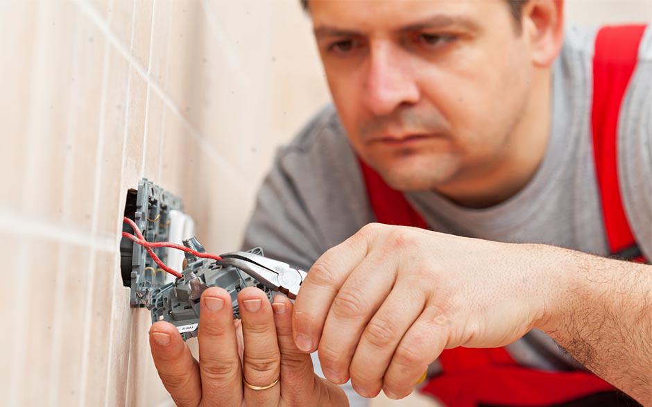 trouver un électricien Plaisir